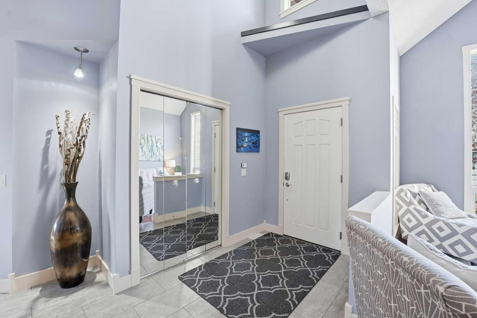 137 Sceptre Court NW