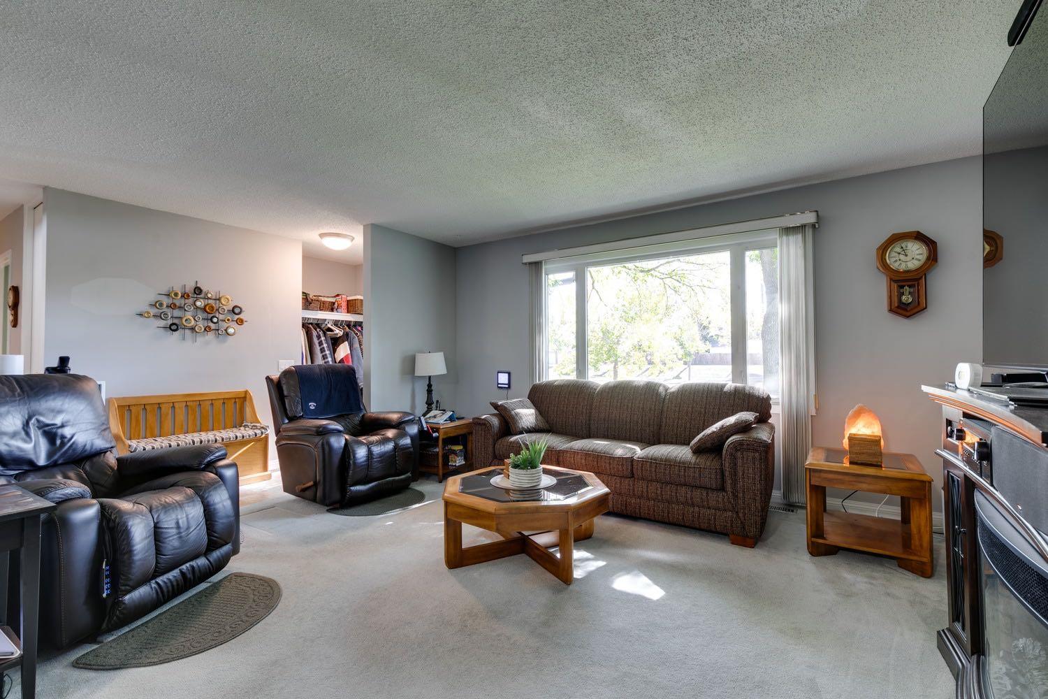 360 Malvern Close NE