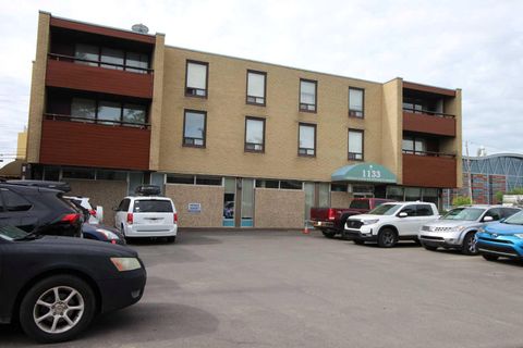 1133 17 Avenue NW 2 Calgary AB T2M 0P6