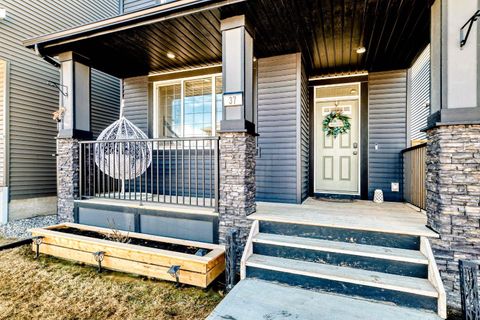 37 Legacy Glen Point SE Calgary AB T2X 4T2