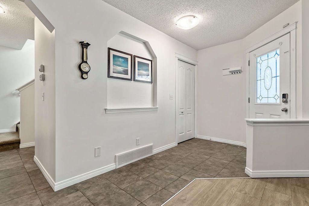 30 Drake Landing Common