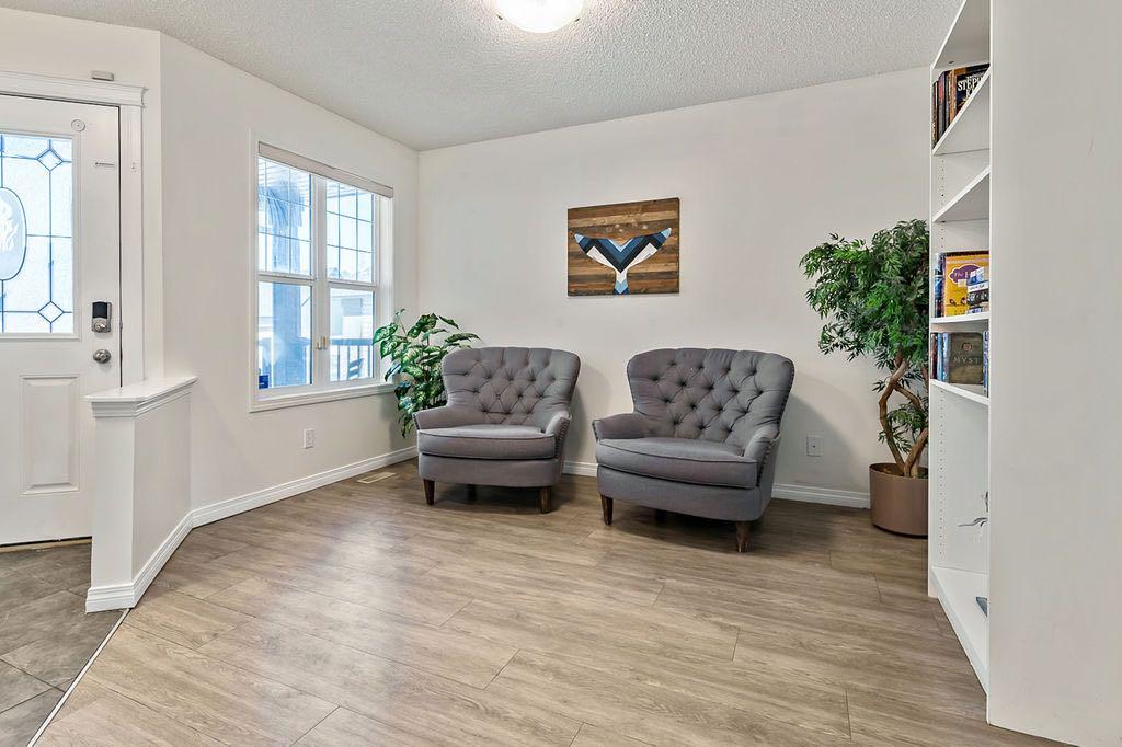 30 Drake Landing Common