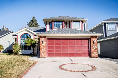 Photo of 88 Woodford Close SW, Calgary, AB T2W 5P3 (MLS # A2266902) Photo of 88 Woodford Close SW, Calgary, AB T2W 5P3 (MLS # A2266902)
