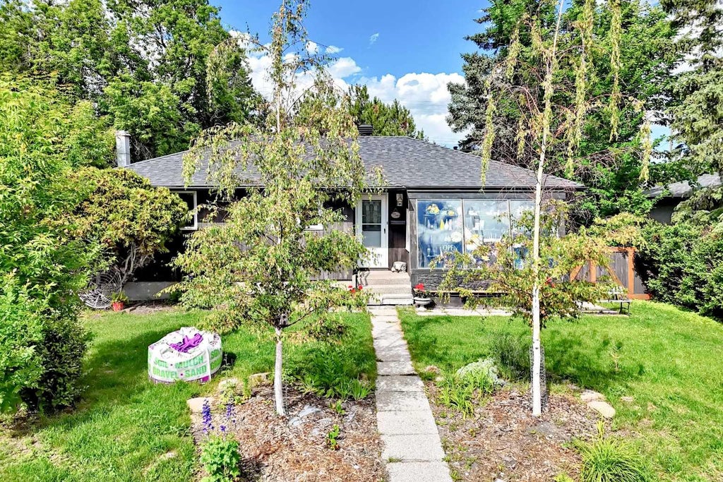 Photo of 4832 Worcester Drive SW, Calgary, AB T3C 3L6 (MLS # A2337547)