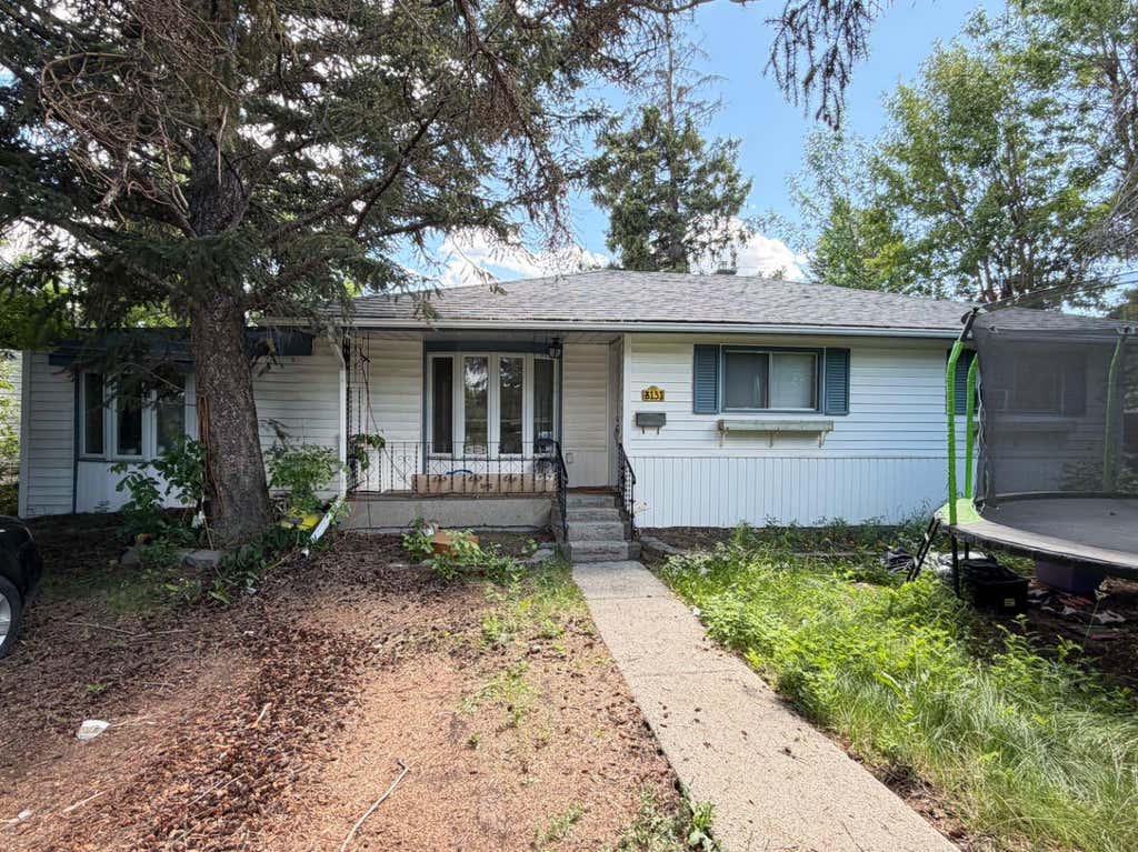 Photo of 8131 44 Avenue NW, Calgary, AB T3B 1Y1 (MLS # A2326715)