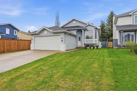 Photo of 10 Shawbrooke Rise SW, Calgary, AB T2Y 3A3 (MLS # A2313533)
