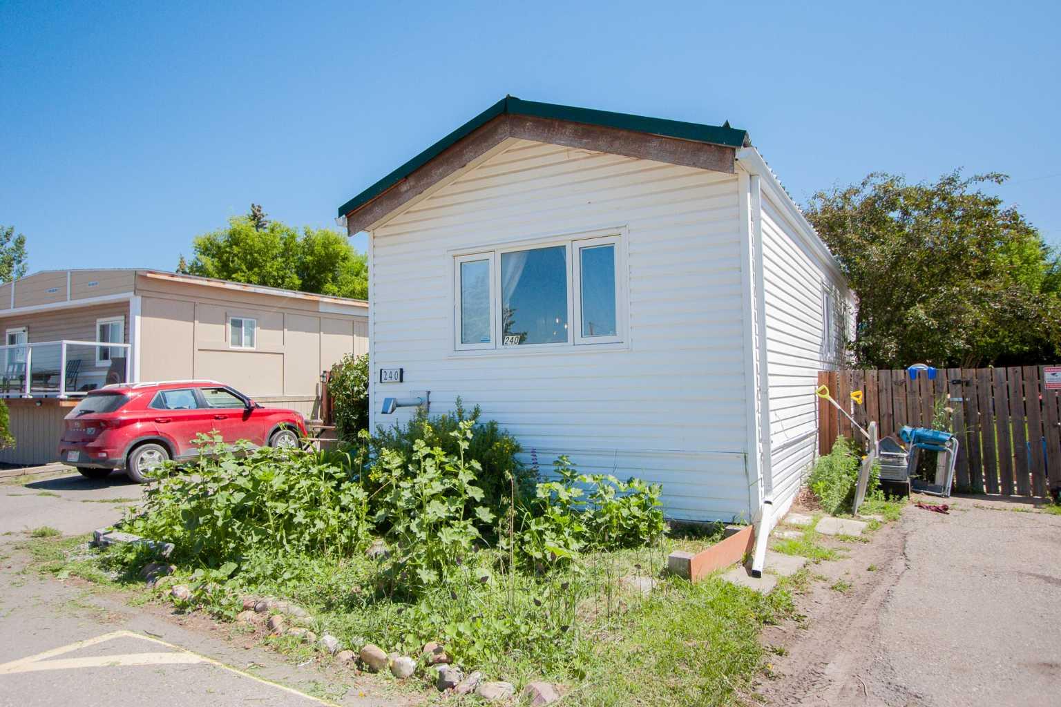 240 Polar Ave NE