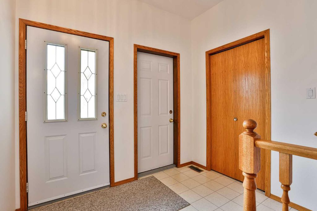 Photo of 11 Cougar Road N, Lethbridge, AB T1H 6H3 (MLS # A2310531)