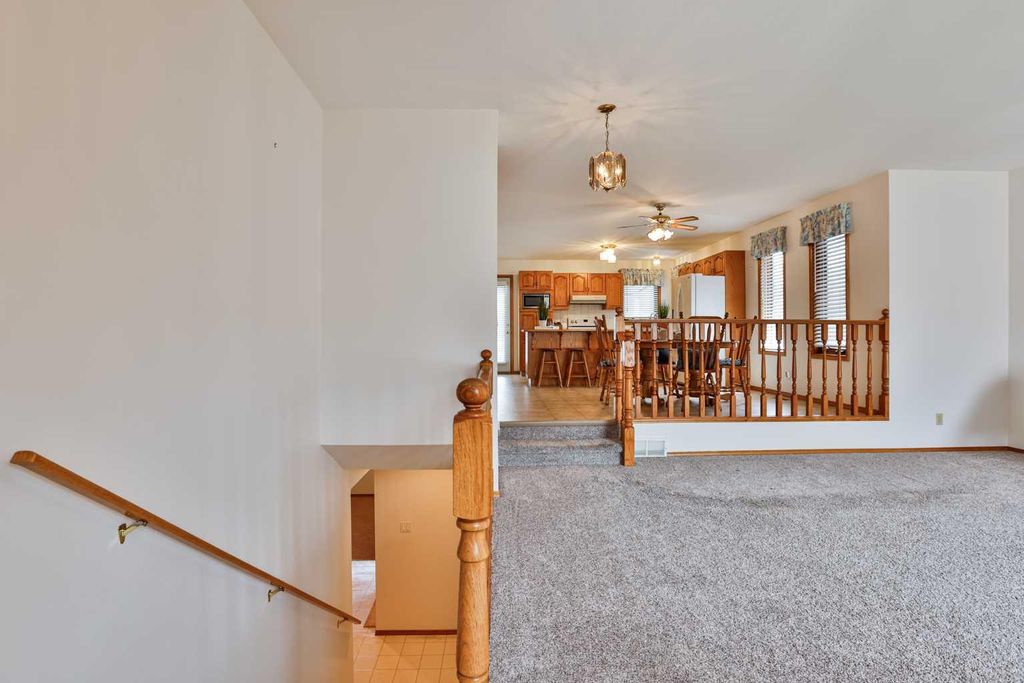 Photo of 11 Cougar Road N, Lethbridge, AB T1H 6H3 (MLS # A2310531)