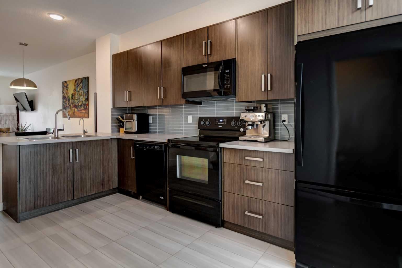 372 Walden Parade SE