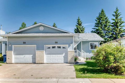 Photo of 36 Woodside Close NW, Airdrie, AB T4B 2C8 (MLS # A2320041)