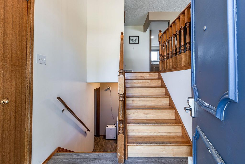 Photo of 9 Rossmere Avenue SE, Medicine Hat, AB T1B 2P4 (MLS # A2316340)