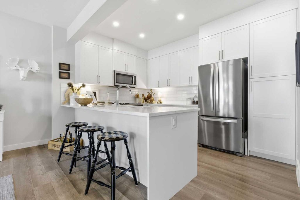 Photo of 307 Crestridge Common SW, Calgary, AB T3B 6J5 (MLS # A2350552)