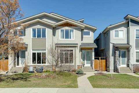 Photo of 646 24 Avenue NW, Calgary, AB T2M 1X5 (MLS # A2304627)