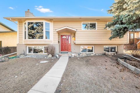 Photo of 51 Bermondsey Place NW, Calgary, AB T3K 1V6 (MLS # A2302844)