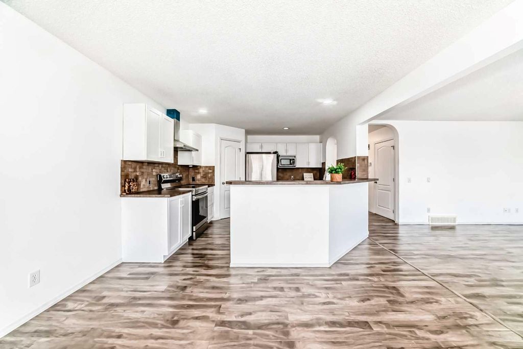 Photo of 120 Springmere Grove, Chestermere, AB T1X 0B5 (MLS # A2310775)