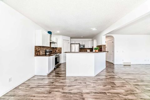 Photo of 120 Springmere Grove, Chestermere, AB T1X 0B5 (MLS # A2310775)