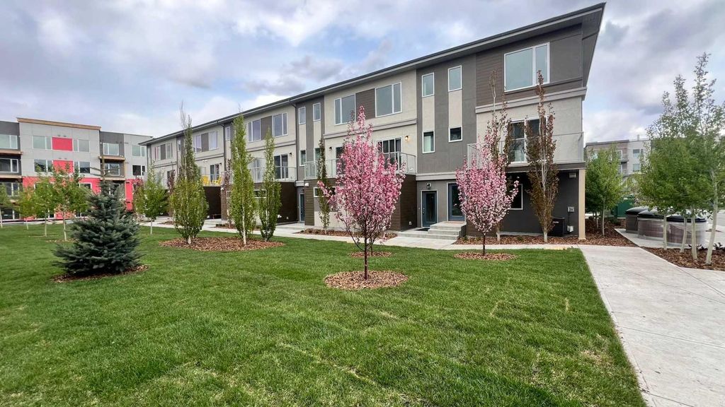 Photo of 212 Shawnee Square SW, Calgary, AB T2Y 0T7 (MLS # A2308350)
