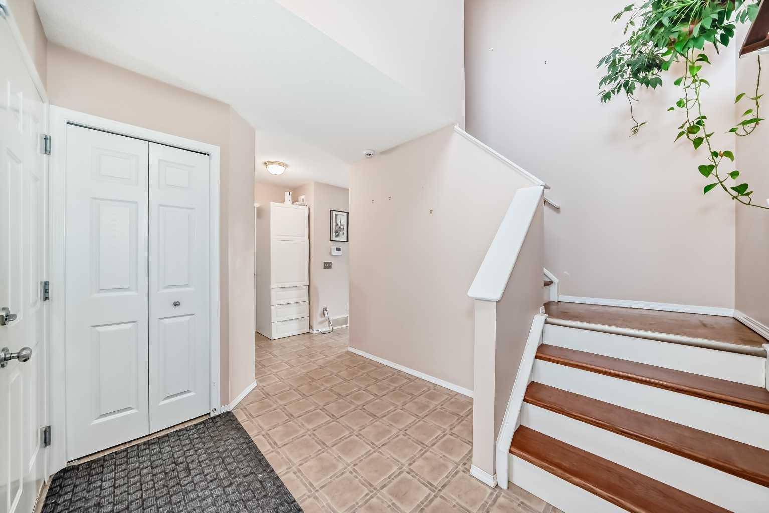 238 Bridleridge Way SW