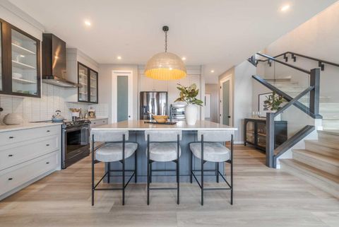 Photo of 191 Lucas Common NW, Calgary, AB T3P 2B3 (MLS # A2263852) Photo of 191 Lucas Common NW, Calgary, AB T3P 2B3 (MLS # A2263852)