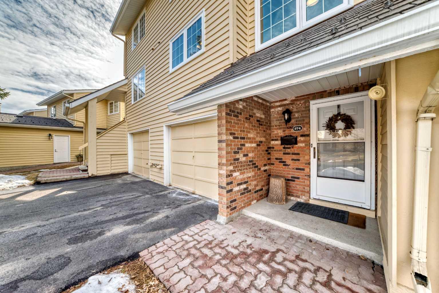 374 Point Mckay Gardens NW