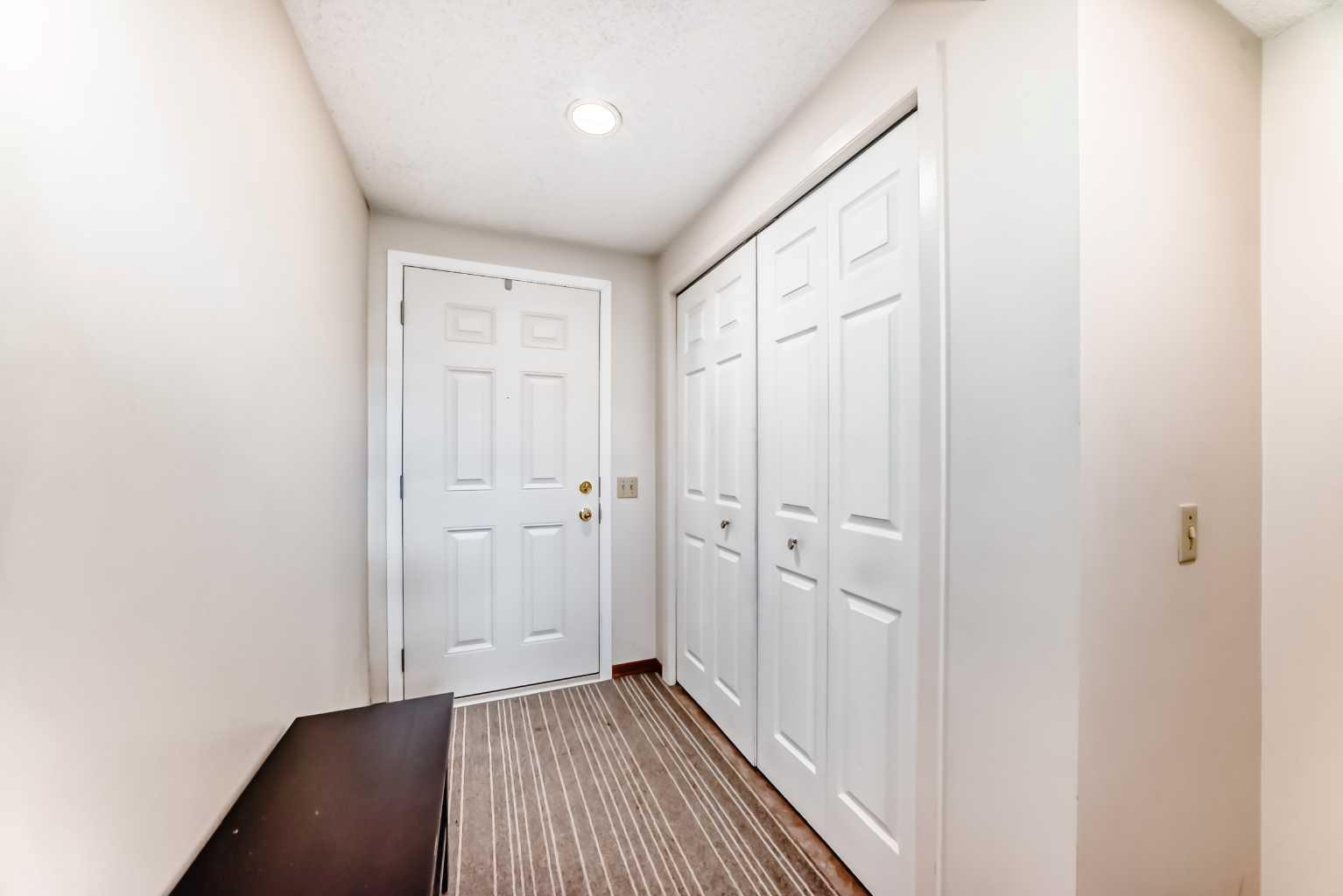 374 Point Mckay Gardens NW