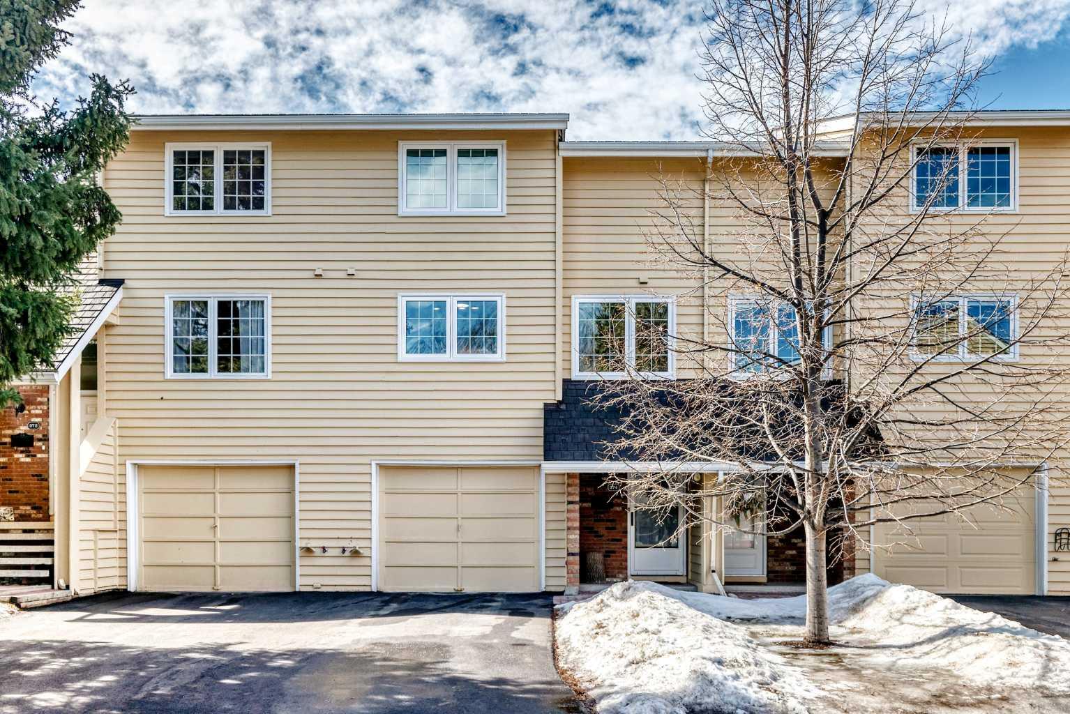 374 Point Mckay Gardens NW