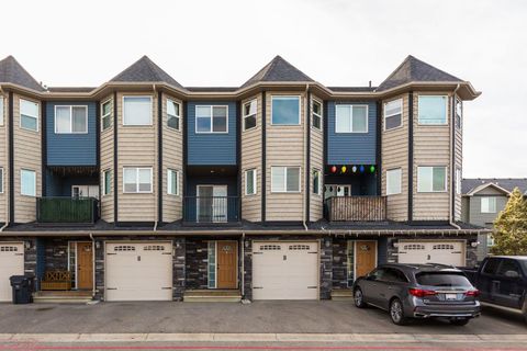 877 Mt Sundance Manor W Lethbridge AB T1J 1X5