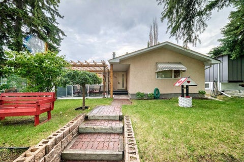 Photo of 728 Willacy Drive SE, Calgary, AB T2J 2B1 (MLS # A2338787)