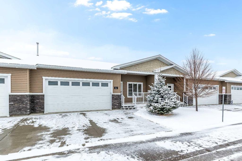 Photo of 350 Somerside Road SE #802, Medicine Hat, AB T1B 0R9 (MLS # A2292027)