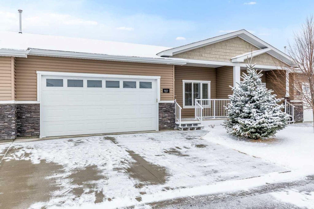 Photo of 350 Somerside Road SE #802, Medicine Hat, AB T1B 0R9 (MLS # A2292027)