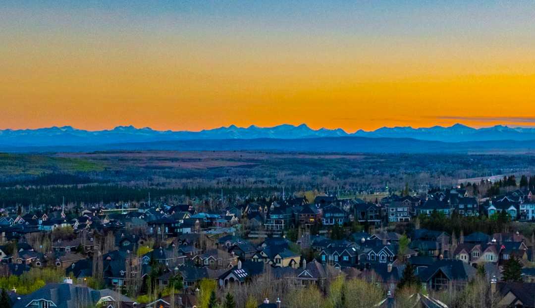 16 Spring Valley Way SW