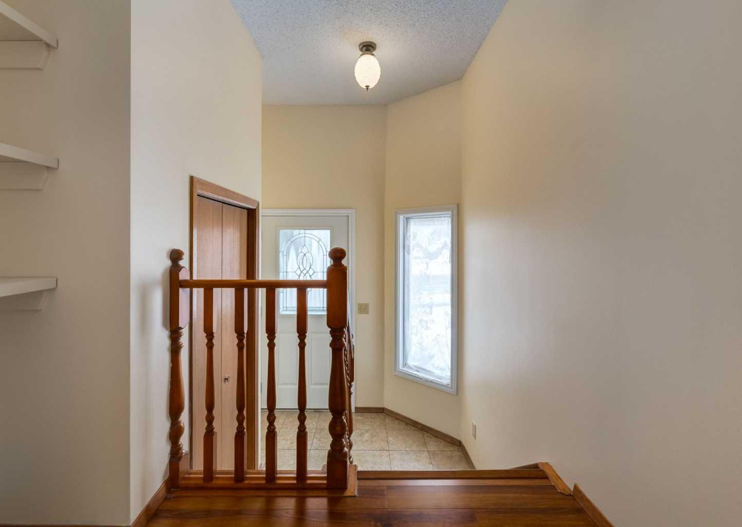 60 Macewan Glen Drive NW