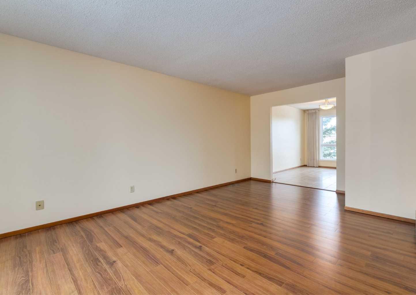 60 Macewan Glen Drive NW