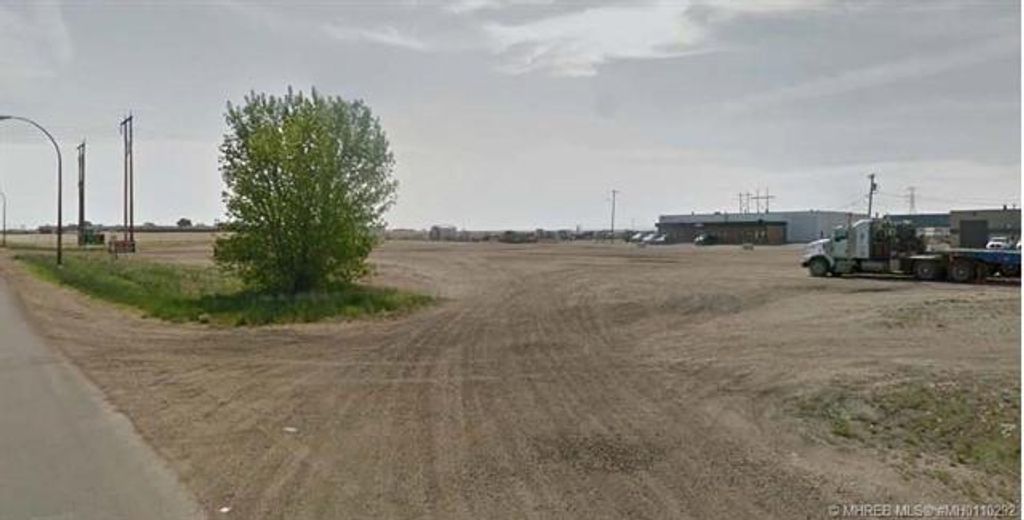 Photo of 1525 Brier Park Road NW, Medicine Hat, AB T1C 1V2 (MLS # MH0110292)