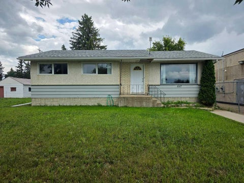 Photo of 1017 12 Avenue, Wainwright, AB T9W 1E8 (MLS # A2335957)