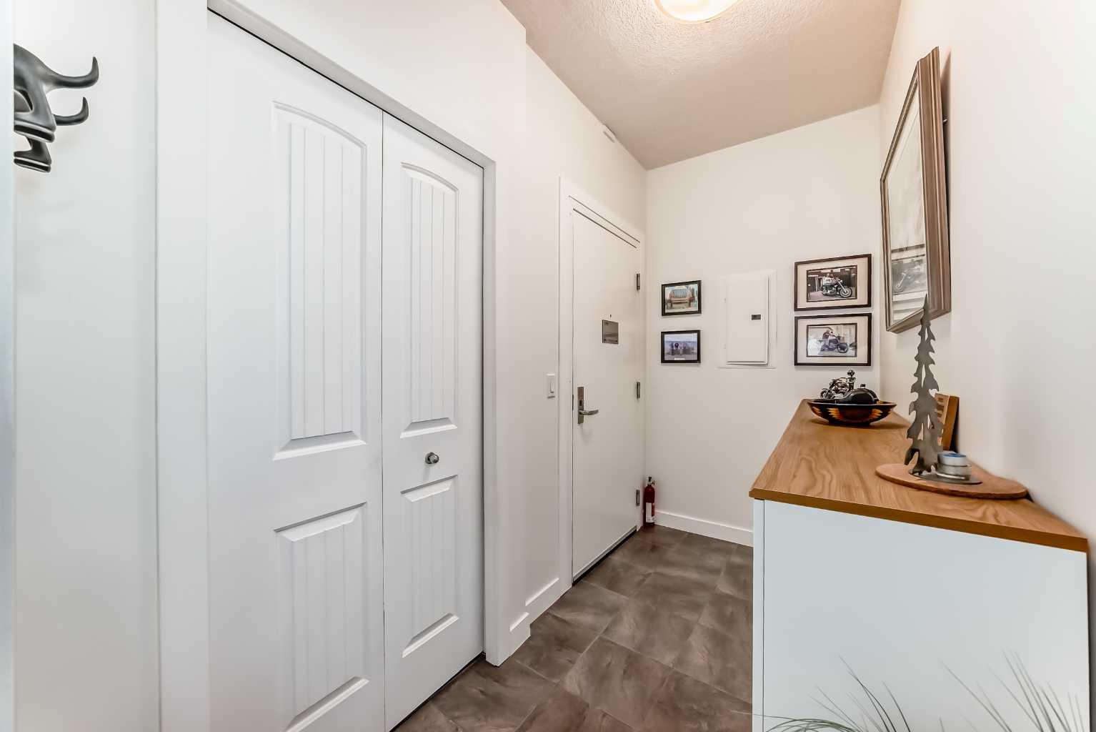 1005A Westmount Drive 211