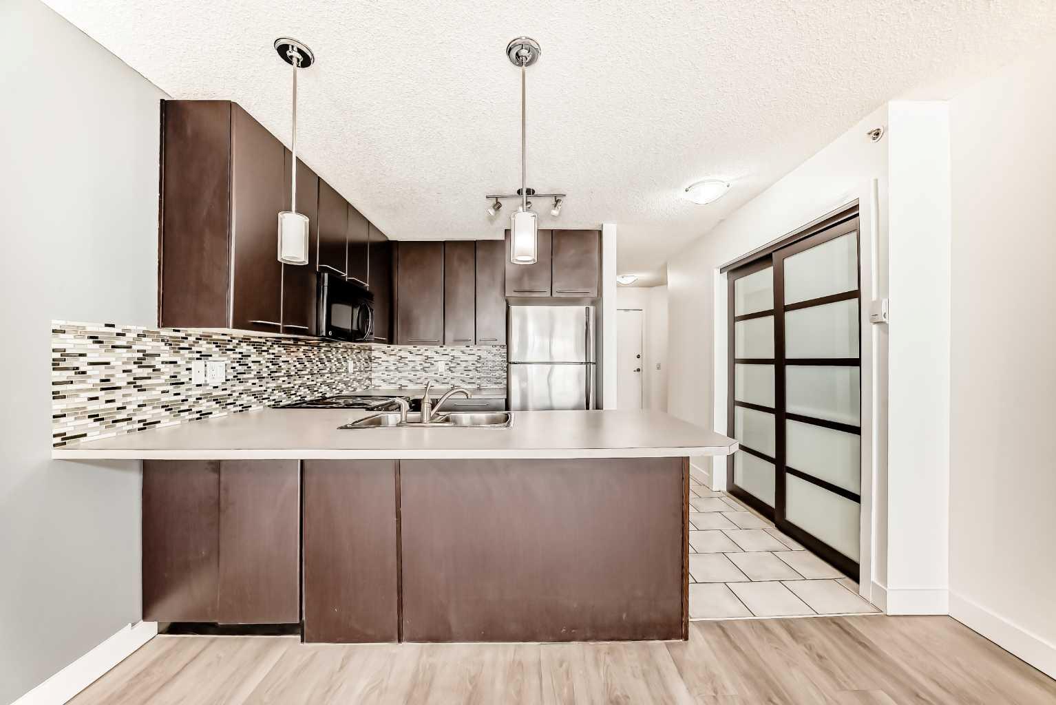 35 Richard Court SW 446