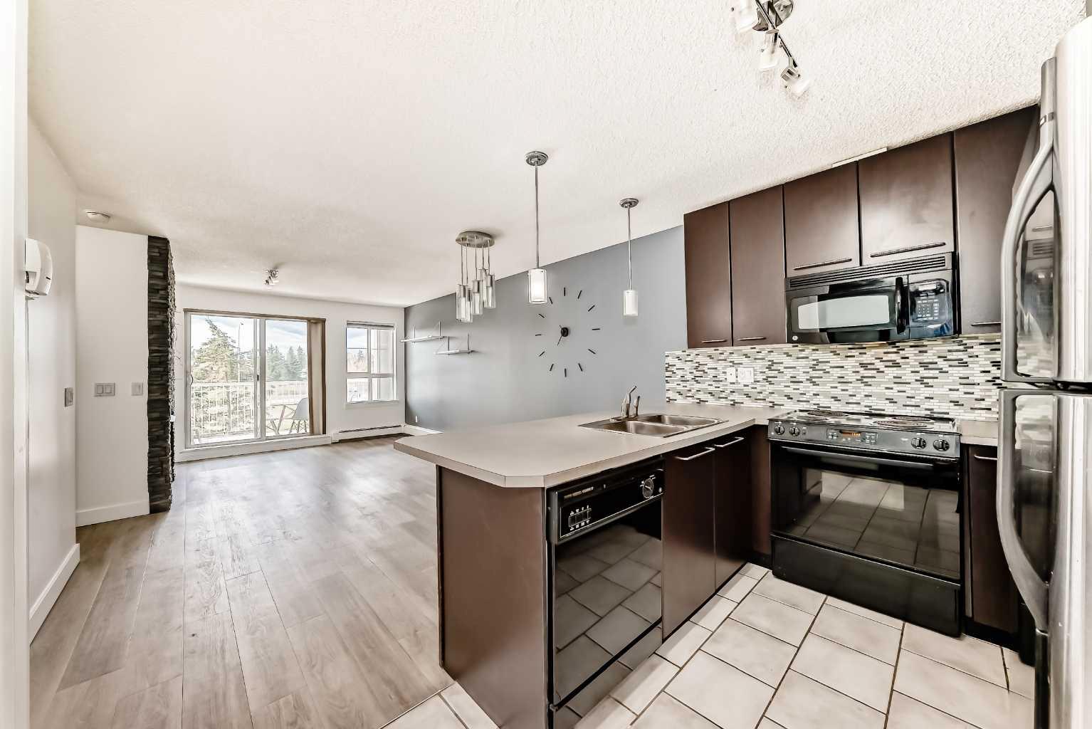35 Richard Court SW 446