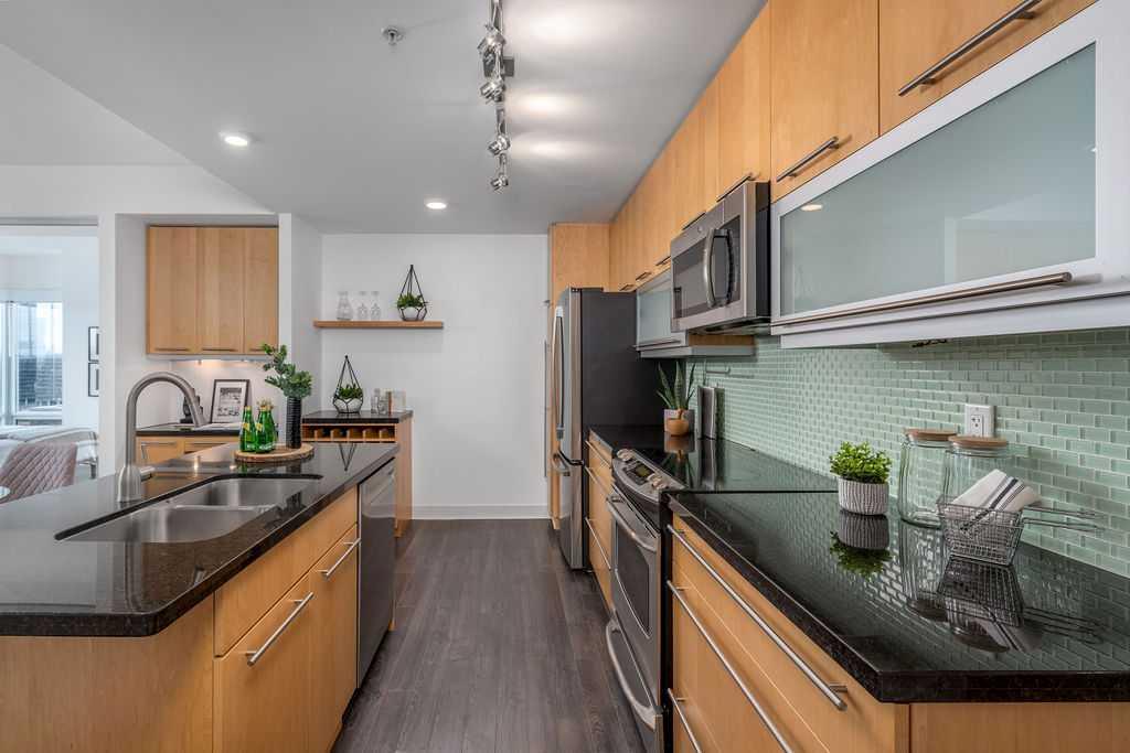 215 13 Avenue SW 1703