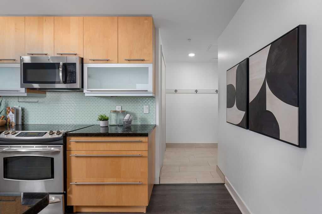 215 13 Avenue SW 1703