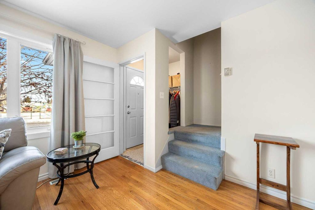 Photo of 462 Killarney Glen Court SW, Calgary, AB T3E 7H4 (MLS # A2283328)