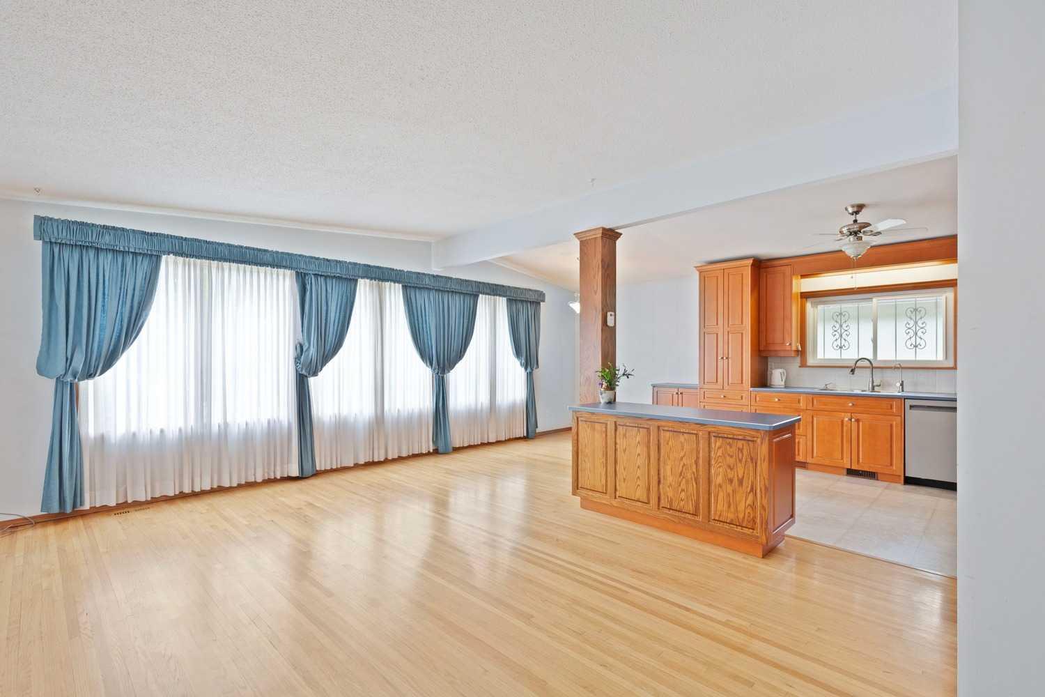 4823 Brisebois Drive NW