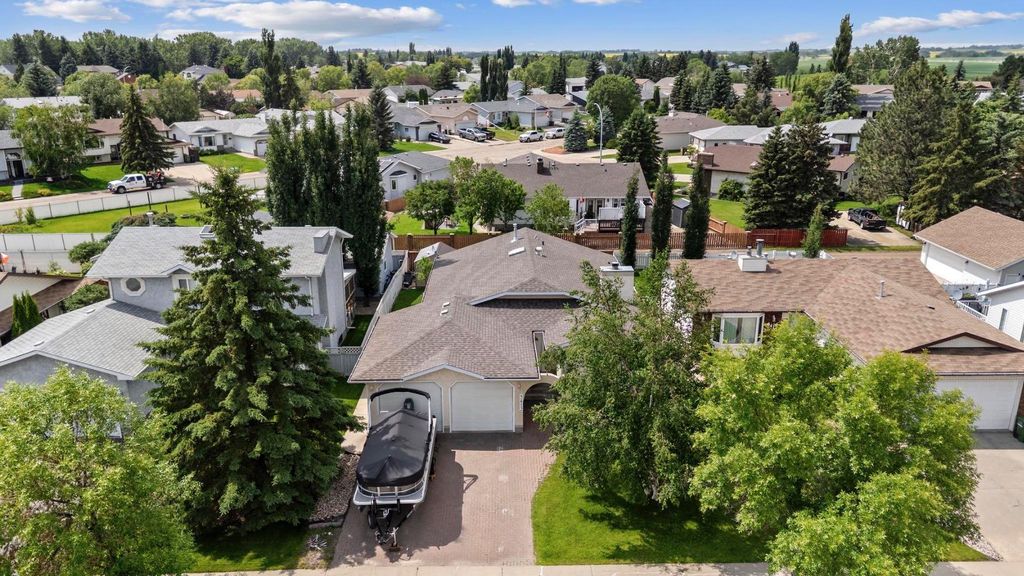 Photo of 5412 60 Street, Camrose, AB T4V 4G7 (MLS # A2328583)