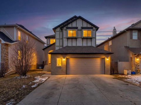 Photo of 60 Sherwood Way NW, Calgary, AB T3B 1M7 (MLS # A2281582)