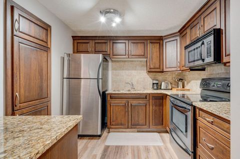 2010 35 Avenue SW 205 Calgary AB T2T 2E1