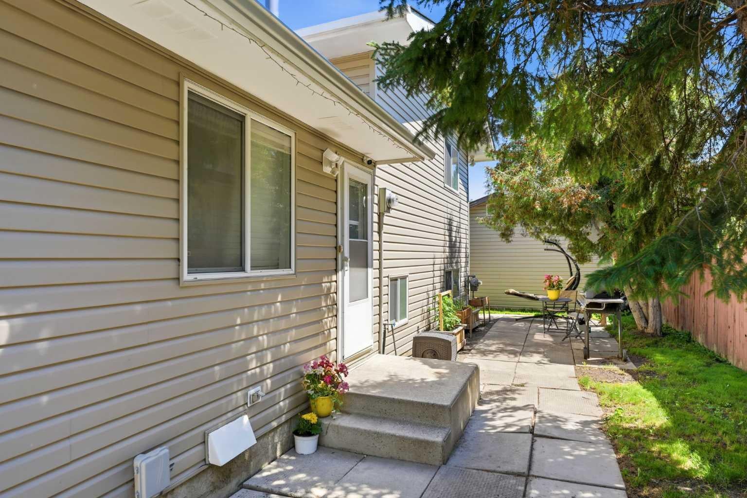 151 Templevale Place NE