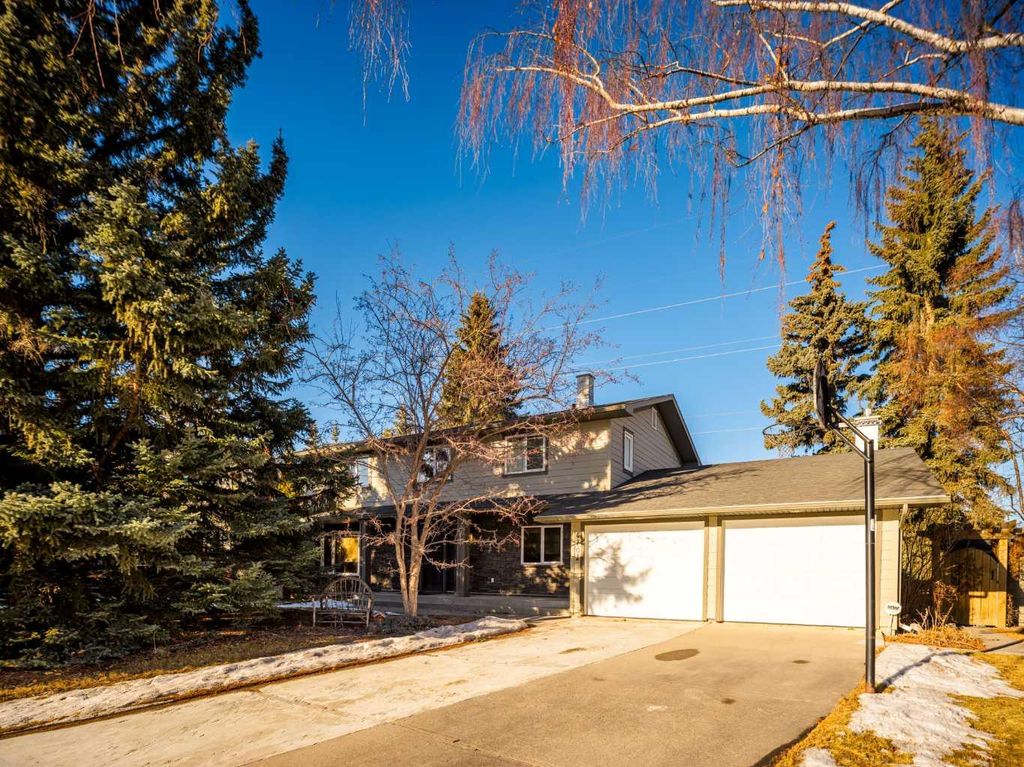 Photo of 6701 Laird Court SW, Calgary, AB T3E 6G2 (MLS # A2281673)