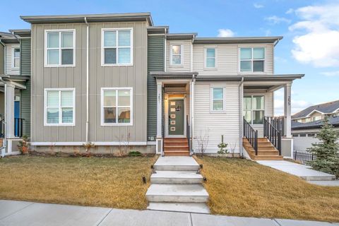 251 142 Avenue NW Calgary AB T3P 1B2