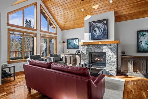 7 Creekside Mews Canmore AB T1W 2G2